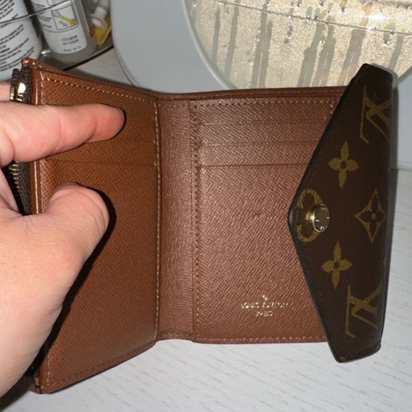 Authentic Louis Vuitton Victorine Wallet - Picture 4 of 4